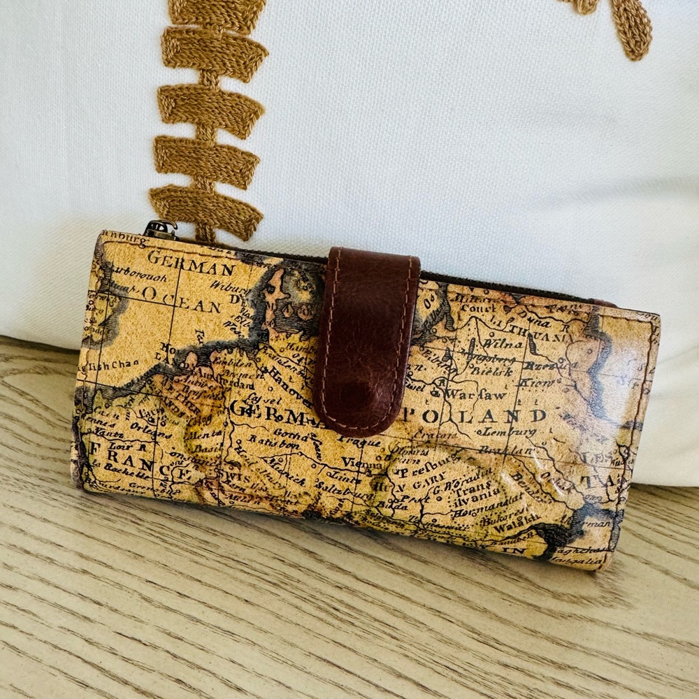 Patricia Nash
Nazari Leather European Map Print Wallet
